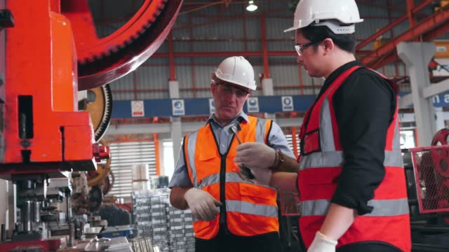 Bending the Future: The Evolution of CNC Plate Bending Machines - 翻译中...