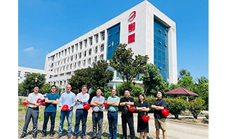 GRI-the world's leading brand in the wind tower manufacturing industry visits and inspects EZHONG - 翻译中...