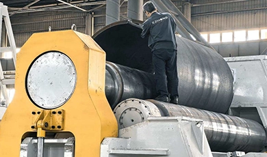 The 120*4000 CNC four-roll plate bending machine was designed and manufactured by EZHONG for Eastern European Machinery Company - 翻译中...